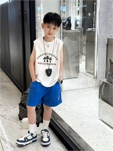 {{productViewItem.photos[photoViewList.activeNavIndex].Alt || productViewItem.photos[photoViewList.activeNavIndex].Description || 'Костюм chrome hearts'}}