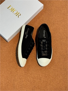 {{productViewItem.photos[photoViewList.activeNavIndex].Alt || productViewItem.photos[photoViewList.activeNavIndex].Description || 'Кеды DIOR'}}