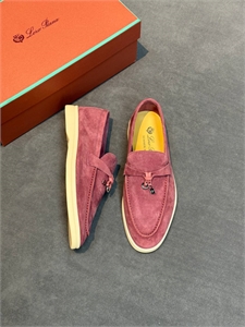 {{productViewItem.photos[photoViewList.activeNavIndex].Alt || productViewItem.photos[photoViewList.activeNavIndex].Description || 'Лоферы LORO PIANA'}}