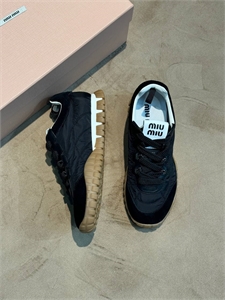 {{productViewItem.photos[photoViewList.activeNavIndex].Alt || productViewItem.photos[photoViewList.activeNavIndex].Description || 'Кроссовки MIU MIU'}}