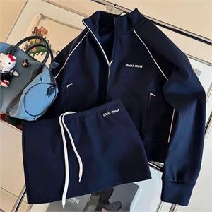 {{productViewItem.photos[photoViewList.activeNavIndex].Alt || productViewItem.photos[photoViewList.activeNavIndex].Description || 'Костюм MIU MIU'}}