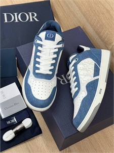 {{productViewItem.photos[photoViewList.activeNavIndex].Alt || productViewItem.photos[photoViewList.activeNavIndex].Description || 'Кеды DIOR'}}