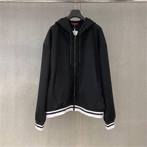 {{productViewItem.photos[photoViewList.activeNavIndex].Alt || productViewItem.photos[photoViewList.activeNavIndex].Description || 'Костюм GUCCI'}}