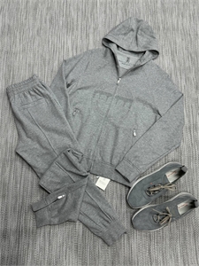 {{productViewItem.photos[photoViewList.activeNavIndex].Alt || productViewItem.photos[photoViewList.activeNavIndex].Description || 'Костюм BC'}}