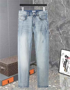 {{productViewItem.photos[photoViewList.activeNavIndex].Alt || productViewItem.photos[photoViewList.activeNavIndex].Description || 'Джинсы PRADA'}}