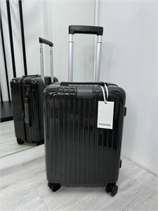 {{productViewItem.photos[photoViewList.activeNavIndex].Alt || productViewItem.photos[photoViewList.activeNavIndex].Description || 'Чемодан RIMOWA'}}