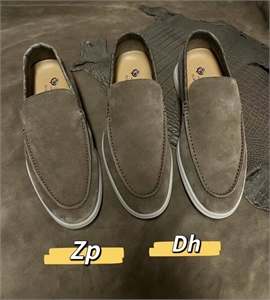 {{productViewItem.photos[photoViewList.activeNavIndex].Alt || productViewItem.photos[photoViewList.activeNavIndex].Description || 'Лоферы LP со вставками крокодила'}}