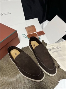 {{productViewItem.photos[photoViewList.activeNavIndex].Alt || productViewItem.photos[photoViewList.activeNavIndex].Description || 'Лоферы LP со вставками крокодила'}}