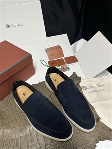 {{productViewItem.photos[photoViewList.activeNavIndex].Alt || productViewItem.photos[photoViewList.activeNavIndex].Description || 'Лоферы LP со вставками крокодила'}}