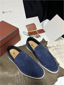 {{productViewItem.photos[photoViewList.activeNavIndex].Alt || productViewItem.photos[photoViewList.activeNavIndex].Description || 'Лоферы LP со вставками крокодила'}}