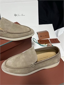 {{productViewItem.photos[photoViewList.activeNavIndex].Alt || productViewItem.photos[photoViewList.activeNavIndex].Description || 'Лоферы LP со вставками крокодила'}}
