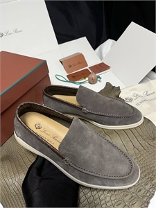 {{productViewItem.photos[photoViewList.activeNavIndex].Alt || productViewItem.photos[photoViewList.activeNavIndex].Description || 'Лоферы LP со вставками крокодила'}}
