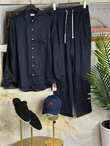 {{productViewItem.photos[photoViewList.activeNavIndex].Alt || productViewItem.photos[photoViewList.activeNavIndex].Description || 'Льняной костюм LORO PIANA'}}