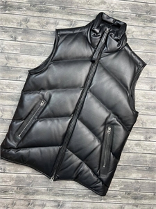 {{productViewItem.photos[photoViewList.activeNavIndex].Alt || productViewItem.photos[photoViewList.activeNavIndex].Description || 'Жилет TF из натуральной кожи'}}