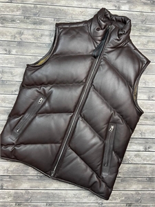 {{productViewItem.photos[photoViewList.activeNavIndex].Alt || productViewItem.photos[photoViewList.activeNavIndex].Description || 'Жилет TF из натуральной кожи'}}