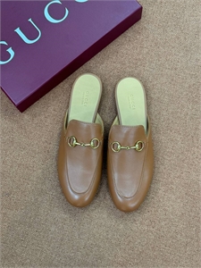 {{productViewItem.photos[photoViewList.activeNavIndex].Alt || productViewItem.photos[photoViewList.activeNavIndex].Description || 'Мюли GUCCI'}}