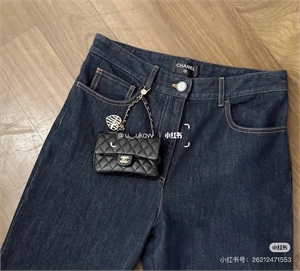{{productViewItem.photos[photoViewList.activeNavIndex].Alt || productViewItem.photos[photoViewList.activeNavIndex].Description || 'Брелок CHANEL'}}