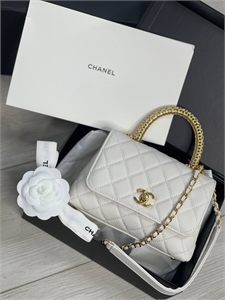 {{productViewItem.photos[photoViewList.activeNavIndex].Alt || productViewItem.photos[photoViewList.activeNavIndex].Description || 'Сумка CHANEL'}}
