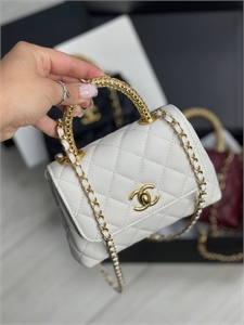 {{productViewItem.photos[photoViewList.activeNavIndex].Alt || productViewItem.photos[photoViewList.activeNavIndex].Description || 'Сумка CHANEL'}}