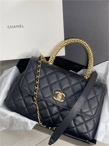 {{productViewItem.photos[photoViewList.activeNavIndex].Alt || productViewItem.photos[photoViewList.activeNavIndex].Description || 'Сумка CHANEL'}}