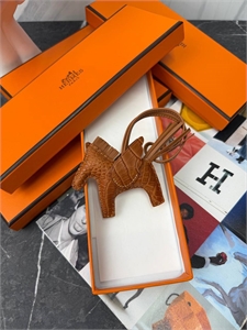 {{productViewItem.photos[photoViewList.activeNavIndex].Alt || productViewItem.photos[photoViewList.activeNavIndex].Description || 'Брелок HERMES'}}