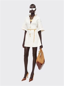 {{productViewItem.photos[photoViewList.activeNavIndex].Alt || productViewItem.photos[photoViewList.activeNavIndex].Description || 'Платье Schiaparelli'}}