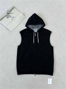 {{productViewItem.photos[photoViewList.activeNavIndex].Alt || productViewItem.photos[photoViewList.activeNavIndex].Description || 'Костюм BC'}}