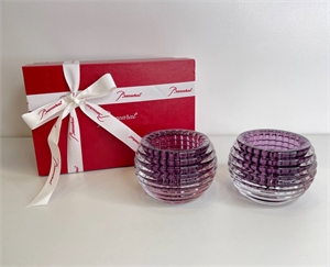 {{productViewItem.photos[photoViewList.activeNavIndex].Alt || productViewItem.photos[photoViewList.activeNavIndex].Description || 'Подсвечники Baccarat'}}
