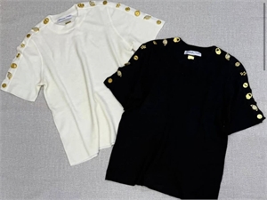 {{productViewItem.photos[photoViewList.activeNavIndex].Alt || productViewItem.photos[photoViewList.activeNavIndex].Description || 'Кофта Schiaparelli'}}