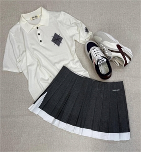 {{productViewItem.photos[photoViewList.activeNavIndex].Alt || productViewItem.photos[photoViewList.activeNavIndex].Description || 'Поло MIU MIU'}}