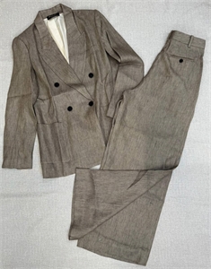 {{productViewItem.photos[photoViewList.activeNavIndex].Alt || productViewItem.photos[photoViewList.activeNavIndex].Description || 'Костюм LORO PIANA Лен ( подклада шелк )'}}