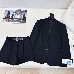 {{productViewItem.photos[photoViewList.activeNavIndex].Alt || productViewItem.photos[photoViewList.activeNavIndex].Description || 'Костюм PRADA'}}