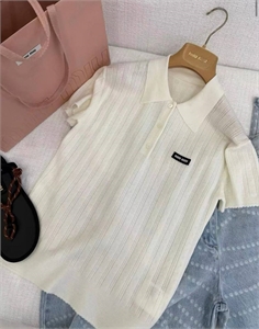 {{productViewItem.photos[photoViewList.activeNavIndex].Alt || productViewItem.photos[photoViewList.activeNavIndex].Description || 'Поло MIU MIU'}}
