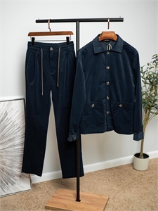 {{productViewItem.photos[photoViewList.activeNavIndex].Alt || productViewItem.photos[photoViewList.activeNavIndex].Description || 'Прогулочный костюм KITON'}}