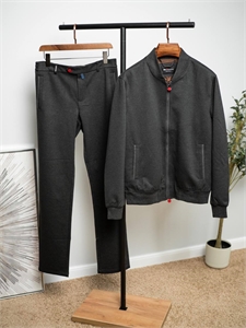 {{productViewItem.photos[photoViewList.activeNavIndex].Alt || productViewItem.photos[photoViewList.activeNavIndex].Description || 'Прогулочный костюм KITON'}}