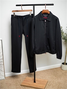 {{productViewItem.photos[photoViewList.activeNavIndex].Alt || productViewItem.photos[photoViewList.activeNavIndex].Description || 'Прогулочный костюм KITON'}}