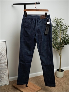 {{productViewItem.photos[photoViewList.activeNavIndex].Alt || productViewItem.photos[photoViewList.activeNavIndex].Description || 'Джинсы KITON'}}