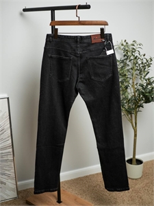 {{productViewItem.photos[photoViewList.activeNavIndex].Alt || productViewItem.photos[photoViewList.activeNavIndex].Description || 'Джинсы KITON'}}