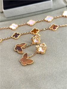 {{productViewItem.photos[photoViewList.activeNavIndex].Alt || productViewItem.photos[photoViewList.activeNavIndex].Description || 'Браслет Van Cleef 5 мотивов'}}