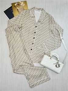 {{productViewItem.photos[photoViewList.activeNavIndex].Alt || productViewItem.photos[photoViewList.activeNavIndex].Description || 'Костюм DIOR'}}