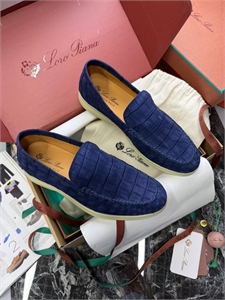 {{productViewItem.photos[photoViewList.activeNavIndex].Alt || productViewItem.photos[photoViewList.activeNavIndex].Description || 'Лоферы LP из кожи крокодила'}}