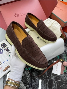 {{productViewItem.photos[photoViewList.activeNavIndex].Alt || productViewItem.photos[photoViewList.activeNavIndex].Description || 'Лоферы LP из кожи крокодила'}}