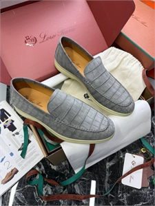 {{productViewItem.photos[photoViewList.activeNavIndex].Alt || productViewItem.photos[photoViewList.activeNavIndex].Description || 'Лоферы LP из кожи крокодила'}}