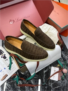 {{productViewItem.photos[photoViewList.activeNavIndex].Alt || productViewItem.photos[photoViewList.activeNavIndex].Description || 'Лоферы LP из кожи крокодила'}}