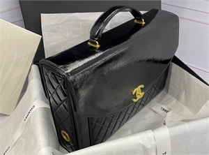 {{productViewItem.photos[photoViewList.activeNavIndex].Alt || productViewItem.photos[photoViewList.activeNavIndex].Description || 'Портфель CHANEL'}}