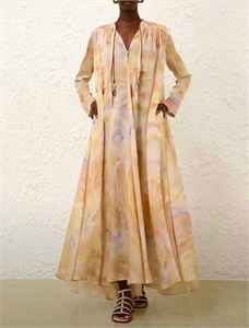 {{productViewItem.photos[photoViewList.activeNavIndex].Alt || productViewItem.photos[photoViewList.activeNavIndex].Description || 'Платье ZIMMERMANN Шелк'}}