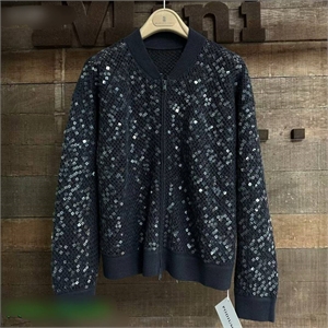 {{productViewItem.photos[photoViewList.activeNavIndex].Alt || productViewItem.photos[photoViewList.activeNavIndex].Description || 'Бомбер'}}