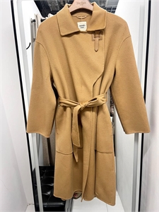 {{productViewItem.photos[photoViewList.activeNavIndex].Alt || productViewItem.photos[photoViewList.activeNavIndex].Description || 'Пальто HERMES'}}
