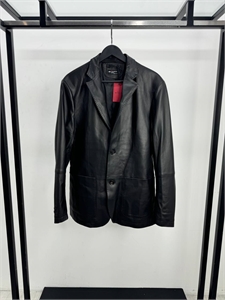 {{productViewItem.photos[photoViewList.activeNavIndex].Alt || productViewItem.photos[photoViewList.activeNavIndex].Description || 'Куртка пиджак KITON кожаная'}}