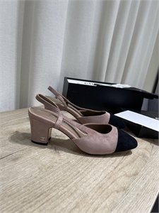 {{productViewItem.photos[photoViewList.activeNavIndex].Alt || productViewItem.photos[photoViewList.activeNavIndex].Description || 'Туфли CHANEL'}}